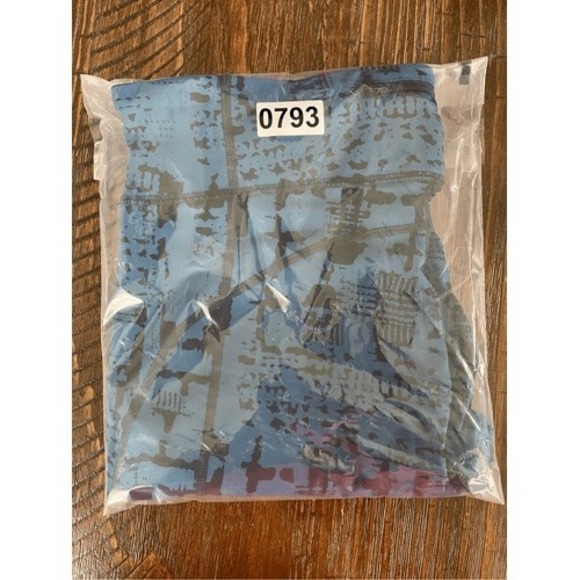 CAbi Leggings Womens Size M Blue Abstract Print High Rise Athleisure Yoga Gym - Picture 9 of 9